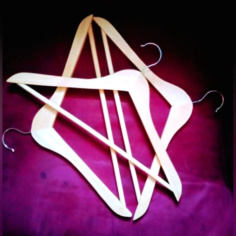 🤎 Set of 3 Blonde Wood Clothes Hangers